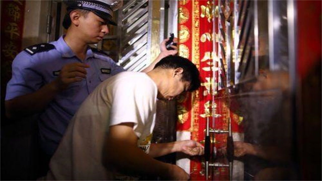 赣州请开锁师傅开了锁后，师傅为什么一般都不进门，就算主人请也不进去？